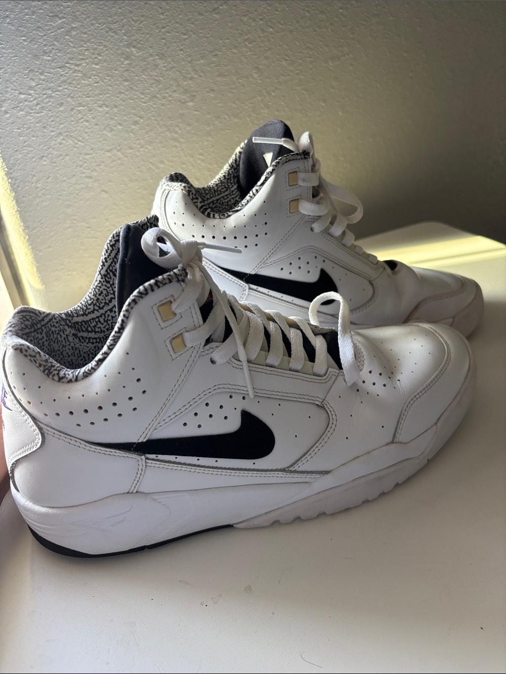 Nike Men's White Sneakers with Black Swoosh and Patterned Lining